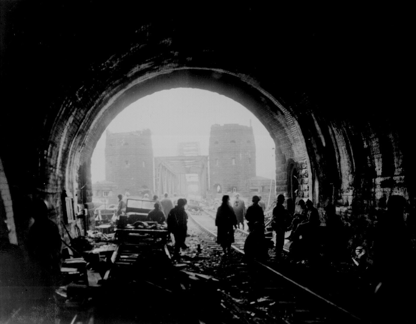1st Soldiers Crossing Remagen Bridge